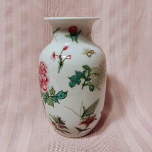 Gorgeous Old Chinese Insect and Flower Porcelain Vase